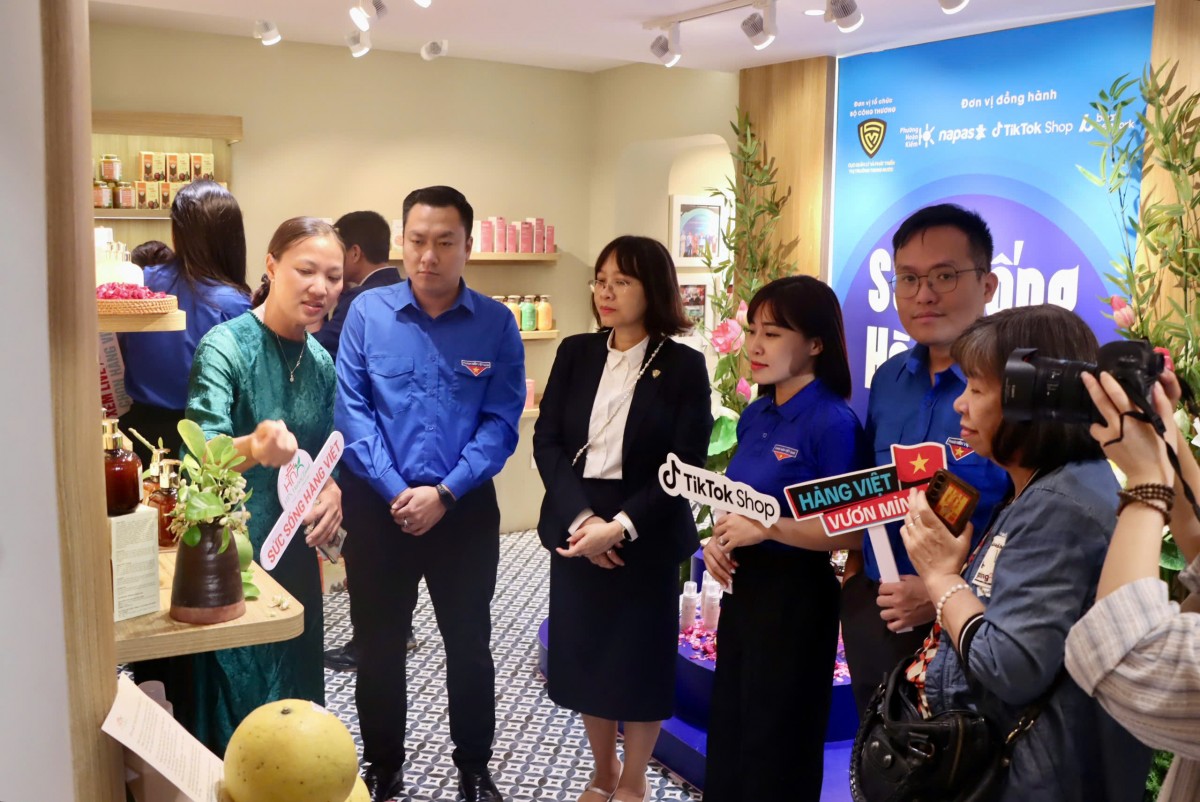 Khai mạc chương trình 'Sức sống hàng Việt' lần thứ 3