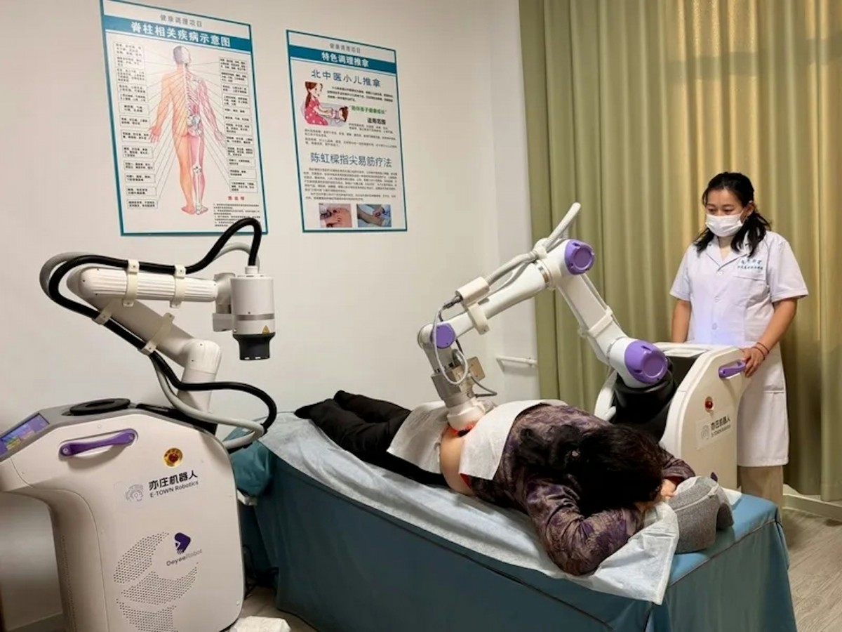 Hệ thống chăm sóc sức khỏe tại trạm dưỡng lão robot. Ảnh: HK01 Hệ thống chăm sóc sức khỏe tại trạm dưỡng lão robot. Ảnh: HK01