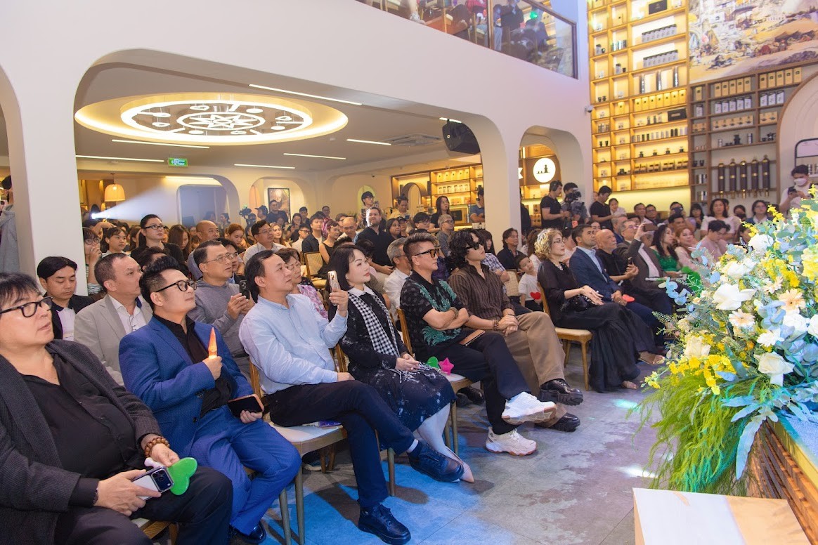 Izara Thiên Nga trở thành nghệ sĩ đồng hành cùng Trung Nguyên Legend Izara Thiên Nga trở thành nghệ sĩ đồng hành cùng Trung Nguyên Legend