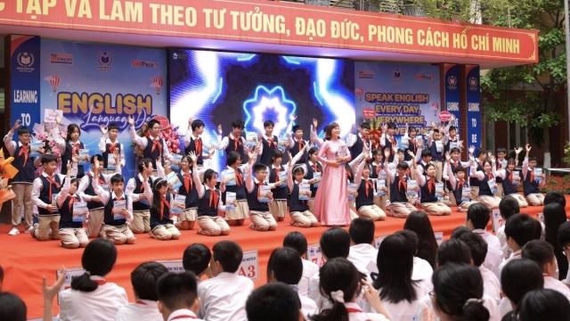 Trường THCS Nguyễn Du đẩy mạnh môi trường học tiếng Anh toàn diện