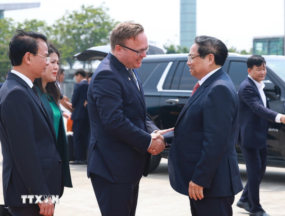Thủ tướng Phạm Minh Chính cùng đoàn đại biểu cấp cao rời sân bay Nội Bài lên đường thăm Liên bang Nga (Ảnh: Dương Giang/TTXVN) Thủ tướng Phạm Minh Chính cùng đoàn đại biểu cấp cao rời sân bay Nội Bài lên đường thăm Liên bang Nga (Ảnh: Dương Giang/TTXVN)
