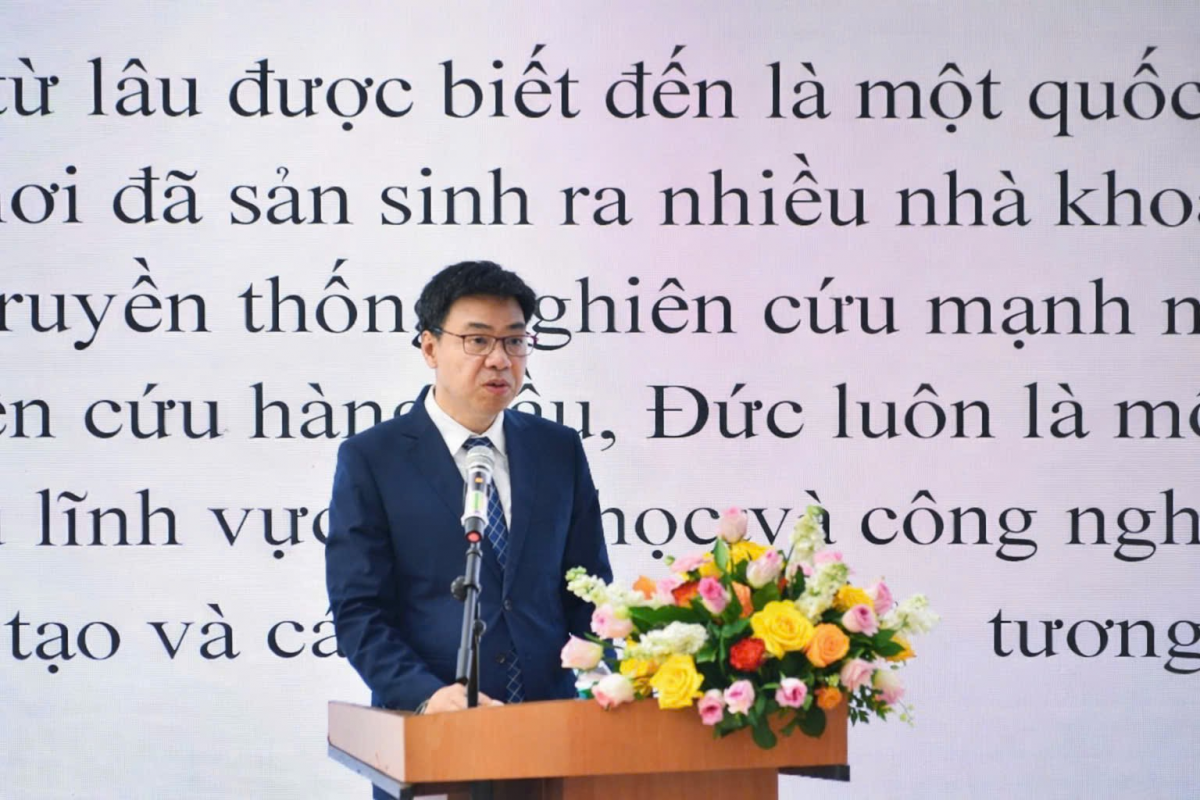PGS. Nguyễn Đắc Trung - Trưởng Ban Hợp tác đối ngoại Đại học Bách khoa Hà Nội phát biểu tại sự kiện