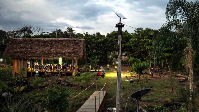 Internet vệ tinh Starlink vào lớp học vùng sâu, thực tế ra sao?