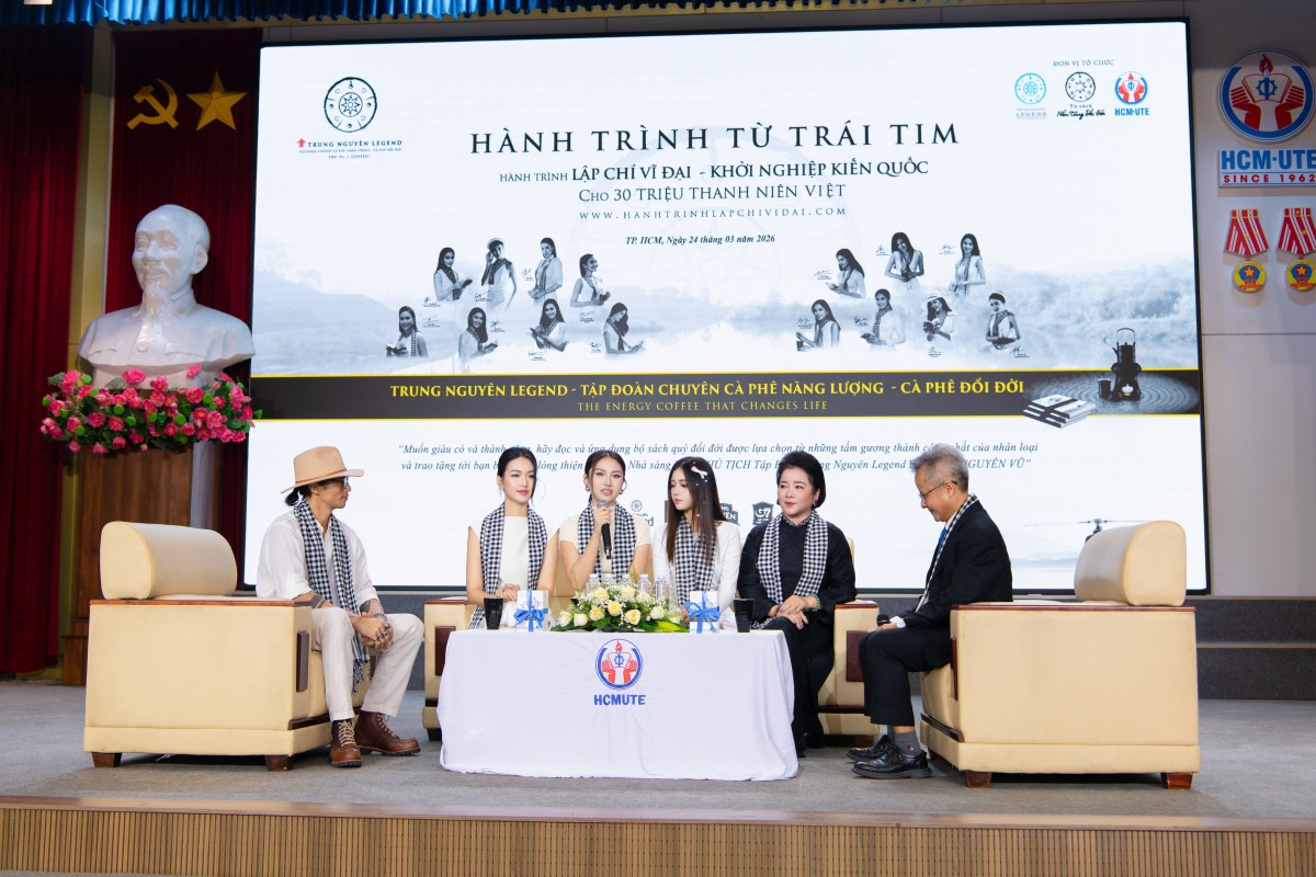 Trao sách, lan tỏa tri thức tại Hành trình từ Trái tim ở TP. Hồ Chí Minh