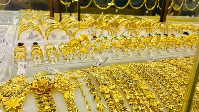 Giá vàng hôm nay 27/3: Đồng loạt lao dốc, nhà đầu tư đối mặt rủi ro lớn