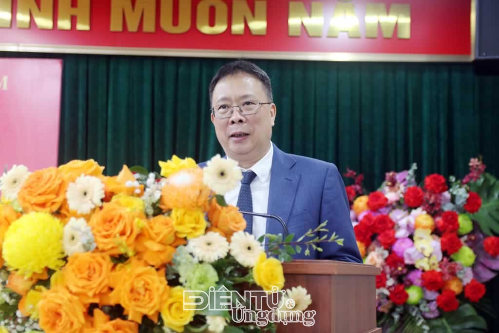 Ông Nguyễn Bắc Hà nhận Huy hiệu 40 năm tuổi Đảng