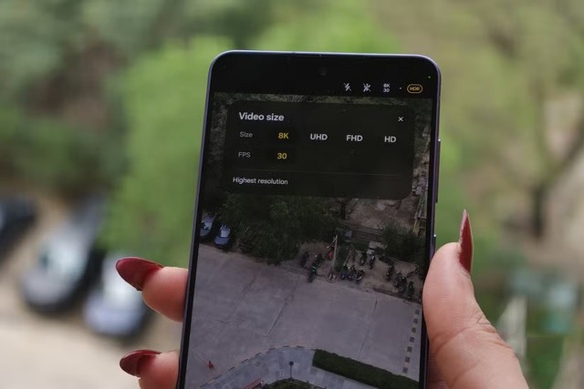Với người yêu thích chụp ảnh, Galaxy S26 tạo lợi thế nhờ camera tele và khả năng zoom quang 3x linh hoạt.
