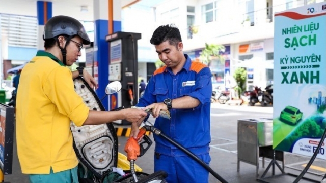 Tạm ứng 8.000 tỷ đồng bình ổn giá xăng dầu trong bối cảnh giá thế giới biến động