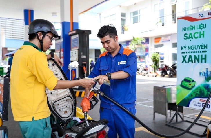Tạm ứng 8.000 tỷ đồng bình ổn giá xăng dầu trong bối cảnh giá thế giới biến động
