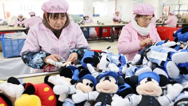 Sản xuất Trung Quốc tăng tốc trở lại, PMI đạt mức cao nhất trong một năm