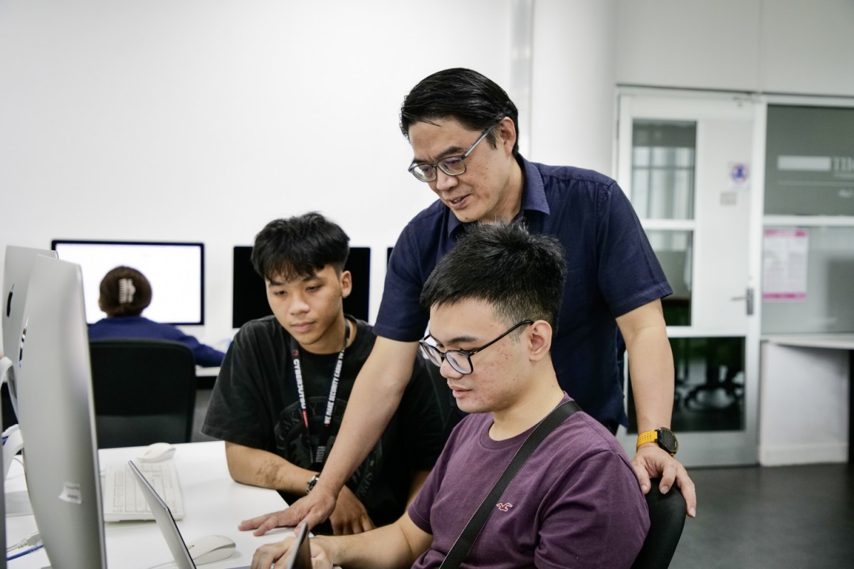 Sinh viên RMIT thực hành tấn công mạng trong môi trường giả lập