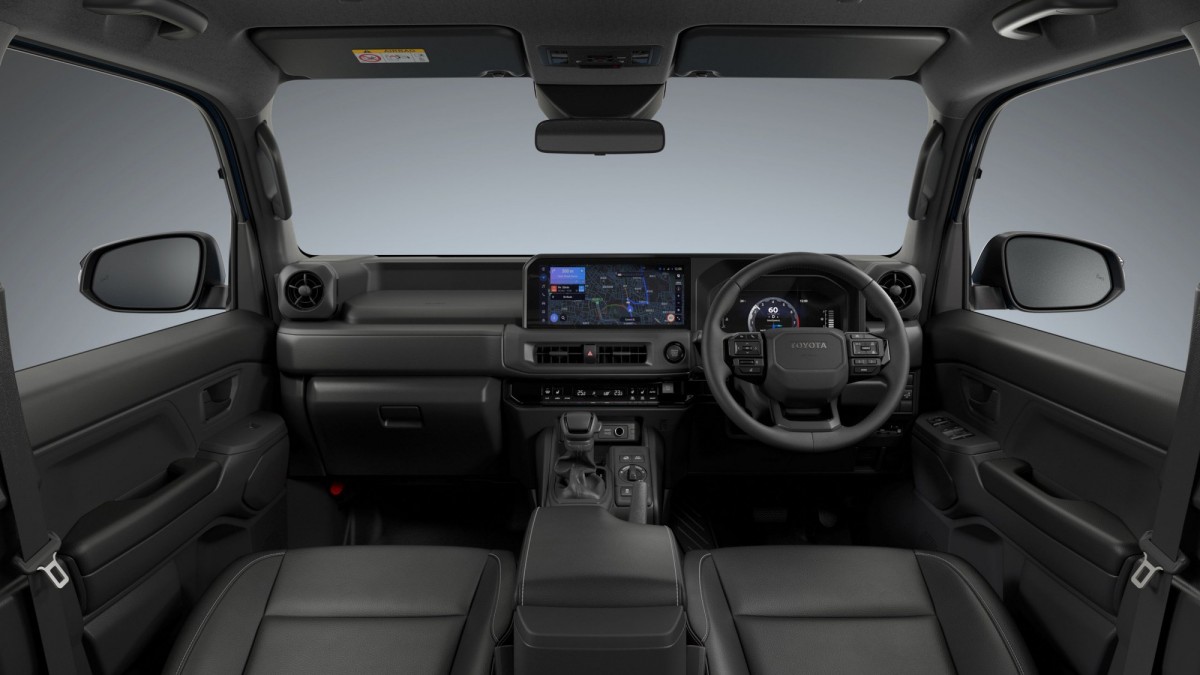 Thiết kế khoang lái của Toyota Land Cruiser FJ. Ảnh: Toyota