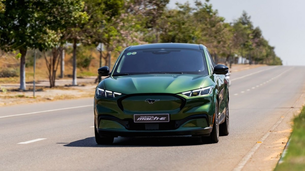 Ford Mustang Mach-E có mức giá mới, 1.699.000.000 đồng