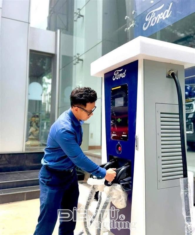 Ford Mustang Mach-E có mức giá mới, 1.699.000.000 đồng