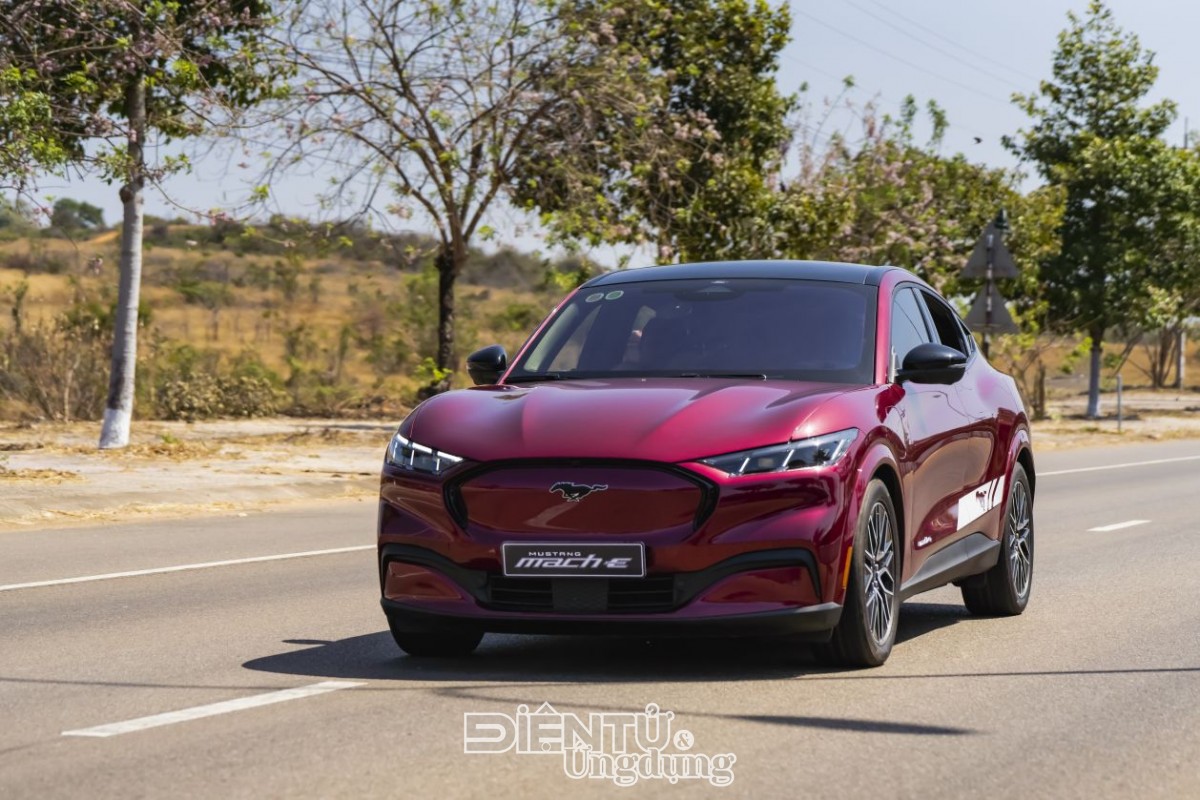 Ford Mustang Mach-E có mức giá mới, 1.699.000.000 đồng 
