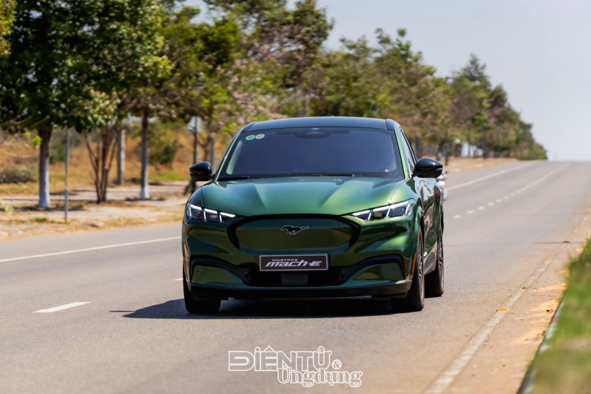 Ford Mustang Mach-E có mức giá mới, 1.699.000.000 đồng