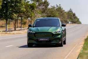 Ford Mustang Mach-E có mức giá mới, 1.699.000.000 đồng