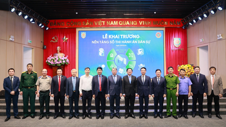 Lễ khai trương Nền tảng số Thi hành án dân sự là hoạt động hướng tới kỷ niệm 80 năm Ngày Truyền thống THADS. Ảnh: FPT