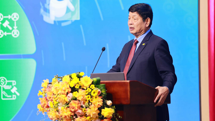 Chủ tịch FPT Trương Gia Bình phát biểu tại Lễ khai trương Nền tảng số Thi hành án dân sự. Ảnh: FPT