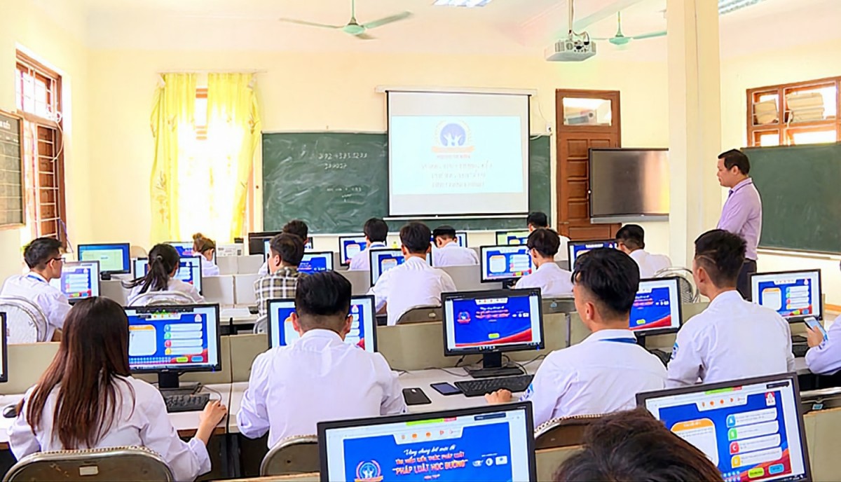 Thực hiện chuyển đổi số trong PBGDPL là giải pháp đổi mới mạnh mẽ cách thức tiếp cận pháp luật cho người dân. Thực hiện chuyển đổi số trong PBGDPL là giải pháp đổi mới mạnh mẽ cách thức tiếp cận pháp luật cho người dân.