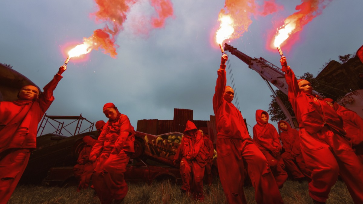 Album trailer “HVL” truyền tải nhiều lớp ý nghĩa khác nhau. Ảnh: Youtube Apple Việt Nam Album trailer “HVL” truyền tải nhiều lớp ý nghĩa khác nhau. Ảnh: Youtube Apple Việt Nam