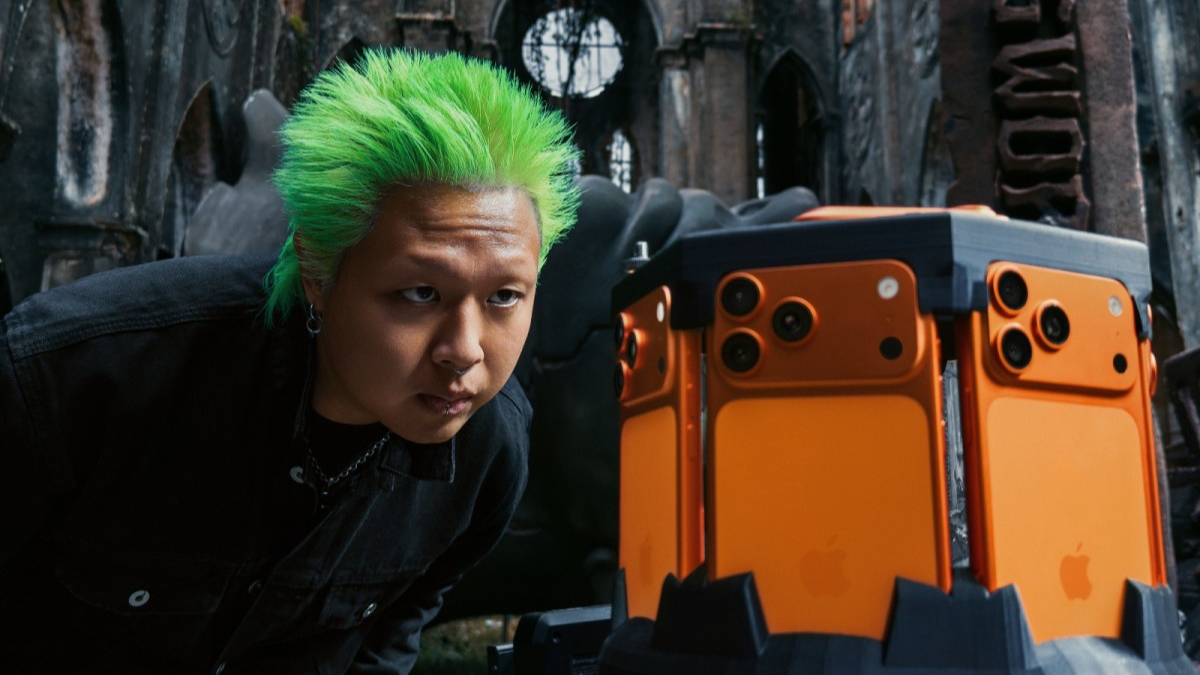 Album trailer “HVL” là sự kết hợp giữa Apple, ekip Antiantiart và agency TBWAMedia Arts Lab. Ảnh: Youtube Apple Việt Nam Album trailer “HVL” là sự kết hợp giữa Apple, ekip Antiantiart và agency TBWAMedia Arts Lab. Ảnh: Youtube Apple Việt Nam