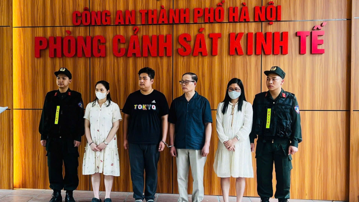 Vũ Minh Châu, Vũ Minh Tú và 02 nhân viên kế toán của Công ty TNHH Bảo tín Minh Châu về tội Vi phạm quy định về kế toán gây hậu quả nghiêm trọng. Vũ Minh Châu, Vũ Minh Tú và 02 nhân viên kế toán của Công ty TNHH Bảo tín Minh Châu về tội Vi phạm quy định về kế toán gây hậu quả nghiêm trọng.