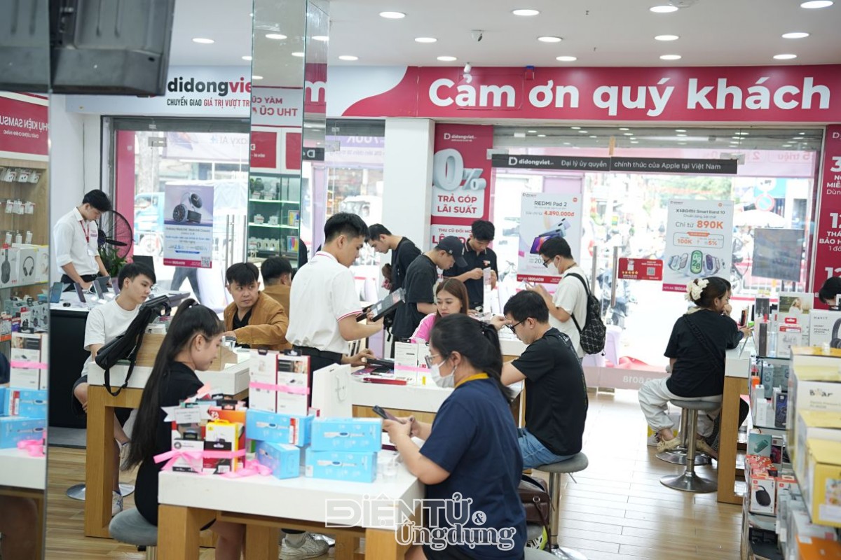 Di Động Việt mở đặt cọc MacBook Neo