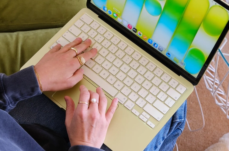 MacBook Neo nhanh chóng thu hút sự quan tâm, đặc biệt từ sinh viên và người dùng trẻ. Ảnh: Apple