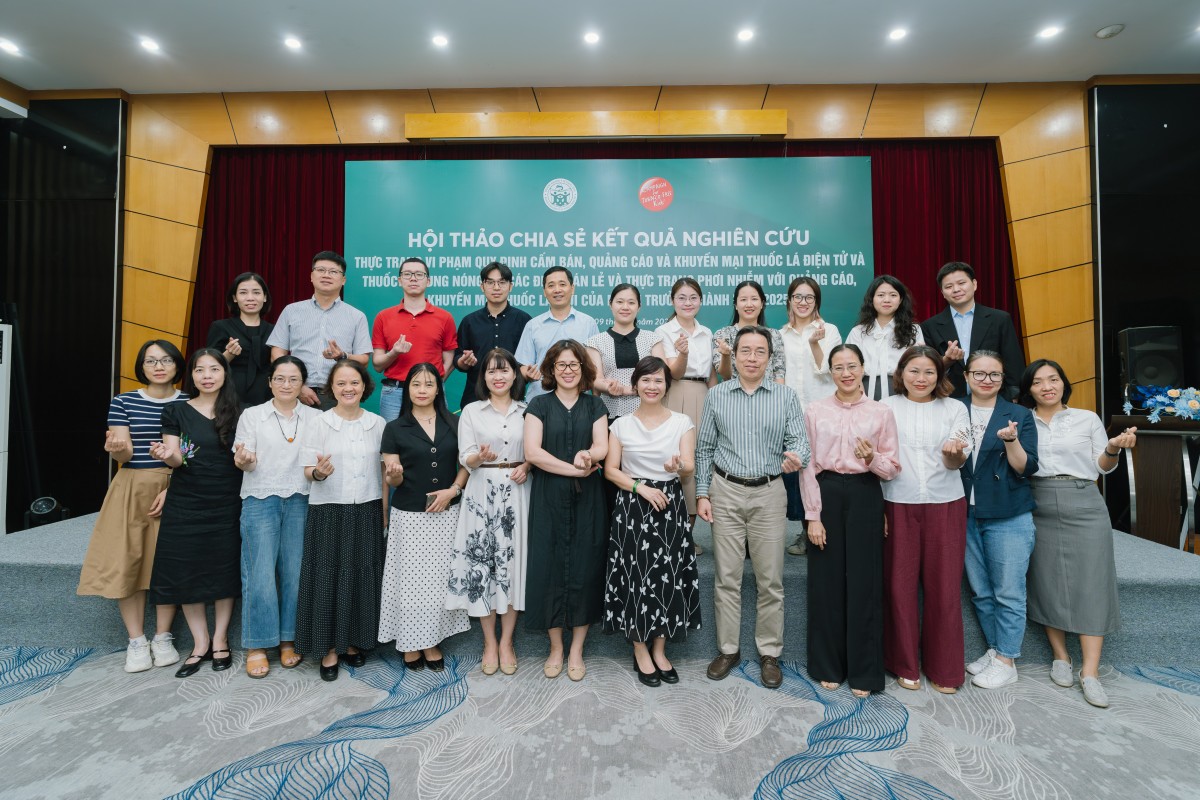 Quảng cáo thuốc lá điện tử vẫn tràn lan trên mạng sau lệnh cấm