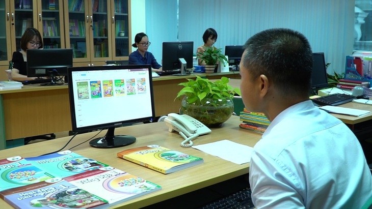 Không được chèn quảng cáo, hiển thị các liên kết độc hại vào sách giáo khoa điện tử