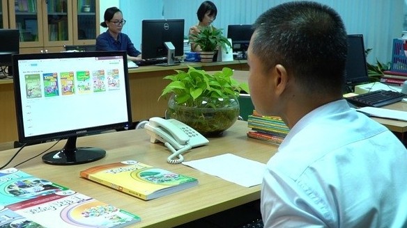 Không được chèn quảng cáo, hiển thị các liên kết độc hại vào sách giáo khoa điện tử