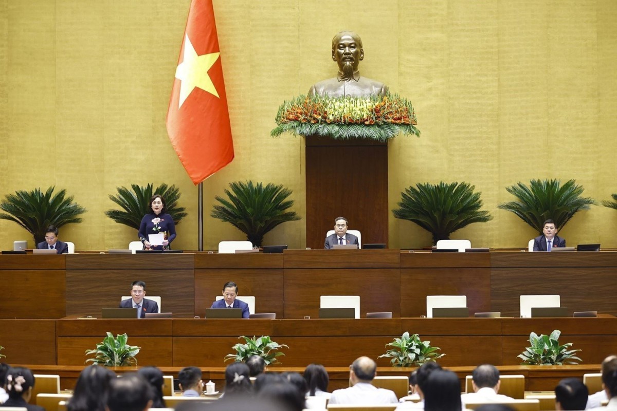 Phó chủ tịch Quốc hội Nguyễn Thị Hồng điều hành phiên họp chiều 9/4. Ảnh: Doãn Tấn/TTXVN