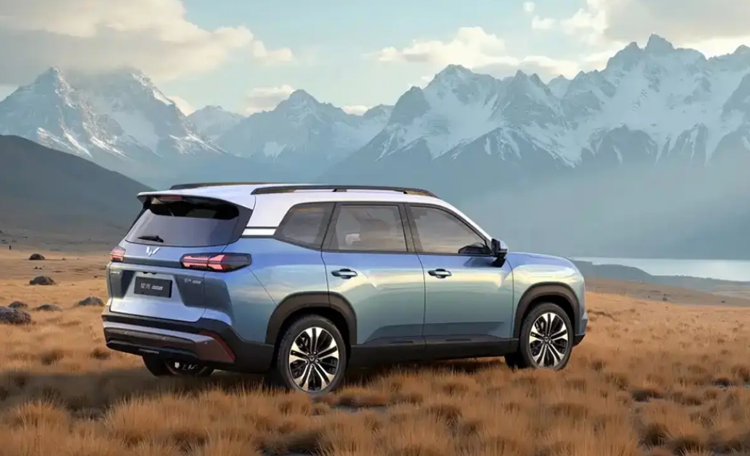 Wuling Xingguang 560 sẽ có hai tùy chọn động cơ gồm hybrid sạc điện và thuần điện. Ảnh: Wuling