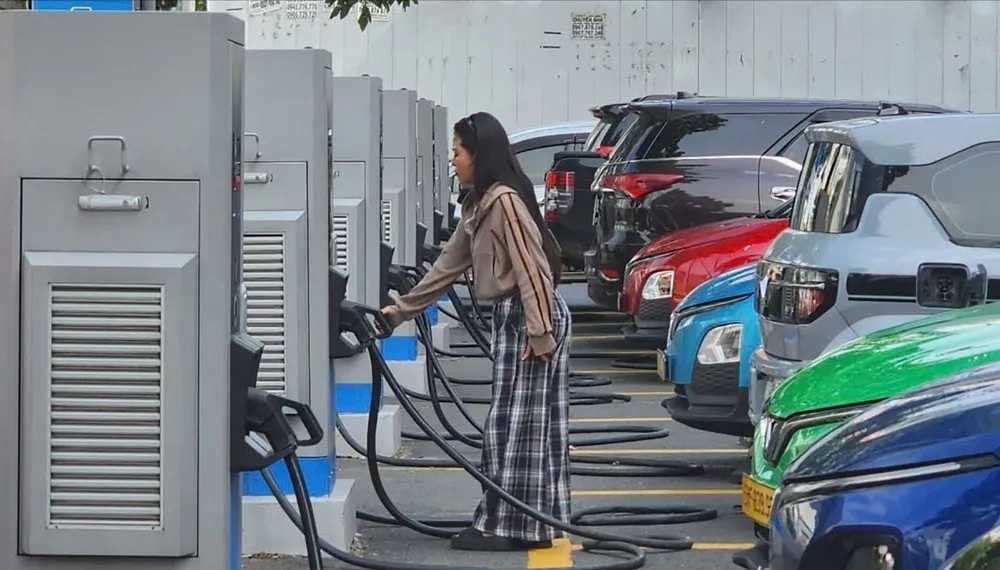 Nhu cầu trạm sạc xe điện tại thành phố Hồ Chí Minh tăng nhanh. Ảnh: Đức Trung Nhu cầu trạm sạc xe điện tại thành phố Hồ Chí Minh tăng nhanh. Ảnh: Đức Trung