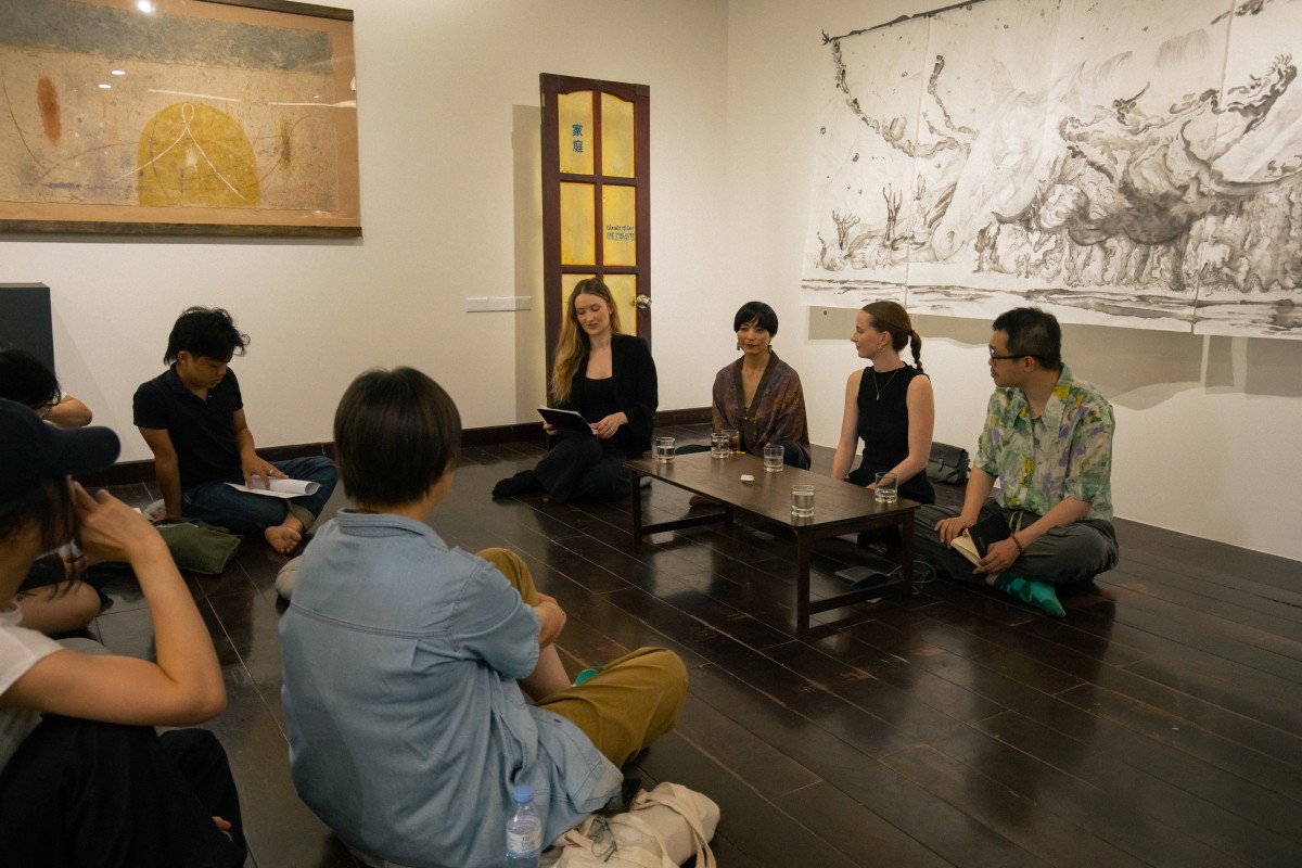 Triển lãm 'Thầm thì' mở ra đối thoại nghệ thuật đương đại tại Hà Nội Triển lãm 'Thầm thì' mở ra đối thoại nghệ thuật đương đại tại Hà Nội