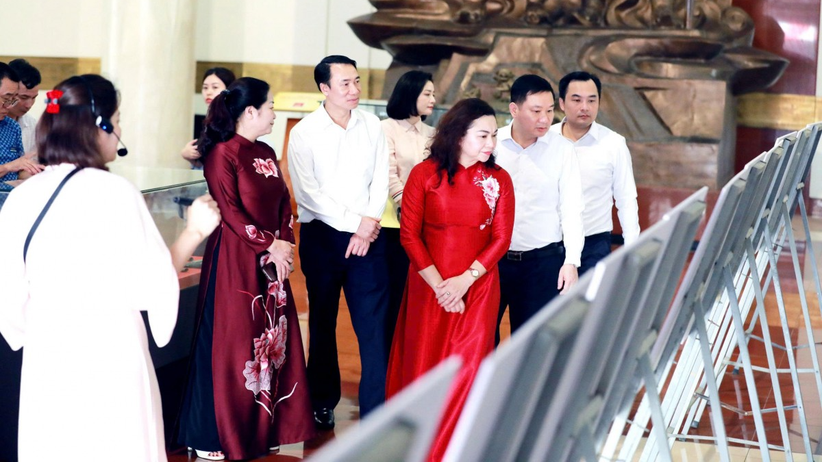 Không gian trưng bày hiện vật được thiết kế theo ba chủ đề xuyên suốt