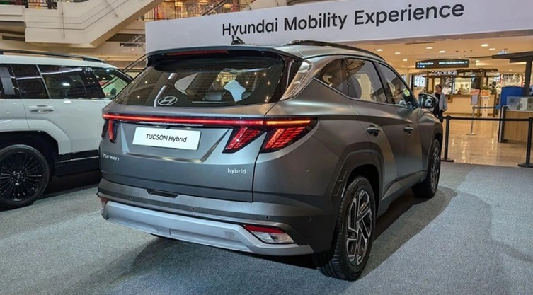 Hyundai Tucson Hybrid nhìn từ phía sau. Ảnh: HYUNDAI Hyundai Tucson Hybrid nhìn từ phía sau. Ảnh: HYUNDAI