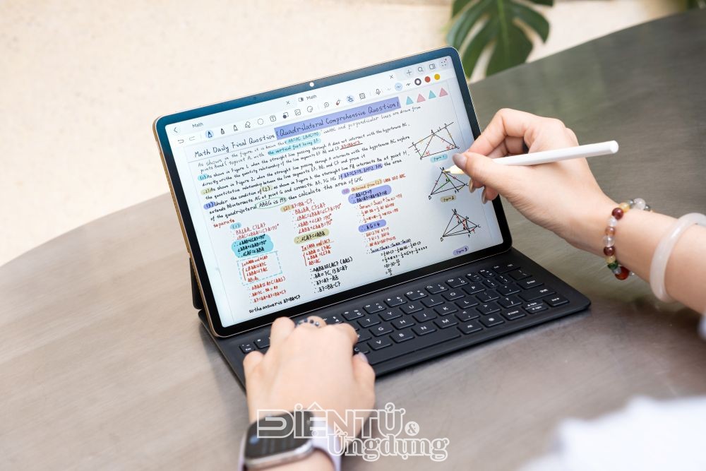 Huawei ra mắt bộ đôi sản phẩm mới với bộ quà tặng hấp dẫn Huawei ra mắt bộ đôi sản phẩm mới với bộ quà tặng hấp dẫn