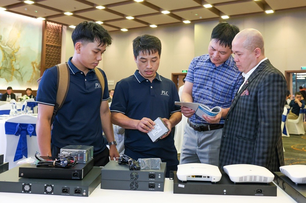 Khách tham gia sự kiện tìm hiểu sản phẩm của CoreEdge Networks