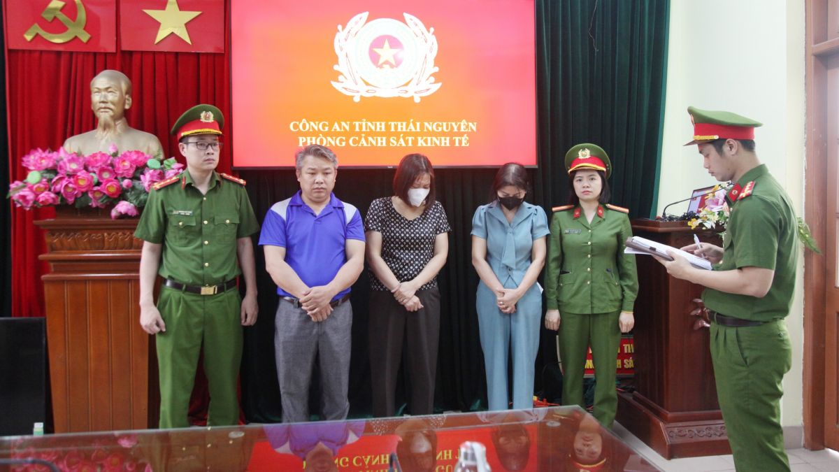 Bắt tạm giam 3 bị can liên quan vụ thực phẩm vào trường học