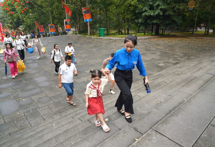 Lực lượng đoàn viên, thanh niên tình nguyện đóng vai trò quan trọng, góp phần xây dựng diện mạo lễ hội mẫu mực