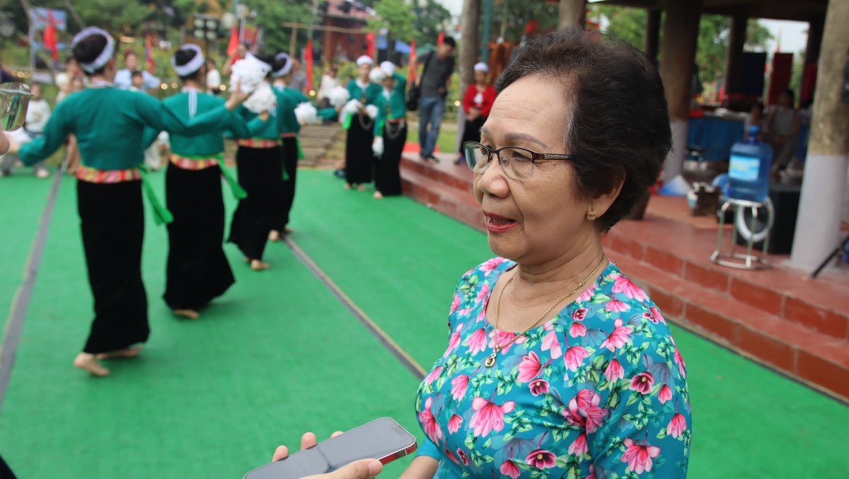 Mặc mưa lớn, hàng nghìn du khách vẫn nô nức trẩy hội Giỗ Tổ  Hùng Vương 2026