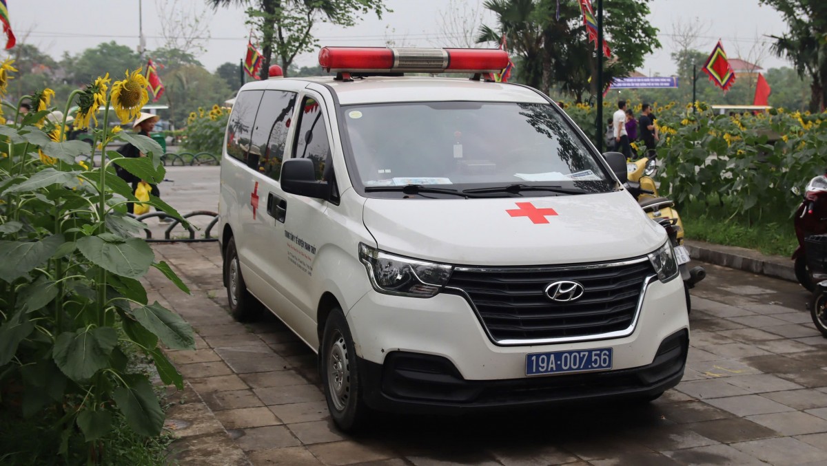 Mặc mưa lớn, hàng nghìn du khách vẫn nô nức trẩy hội Giỗ Tổ  Hùng Vương 2026