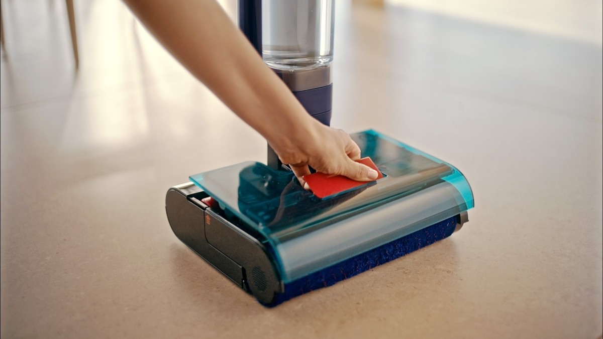 Dyson Clean+Wash Hygiene áp dụng hệ thống tách chất bẩn trực tiếp ngay tại đầu lau. Ảnh: Dyson