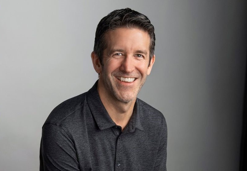 Tim Cook nhường ghế CEO Apple cho John Ternus từ tháng 9 năm nay