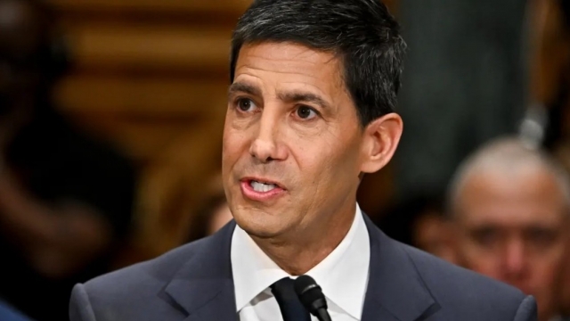 Phiên điều trần của Kevin Warsh hé lộ tranh cãi về độc lập Fed