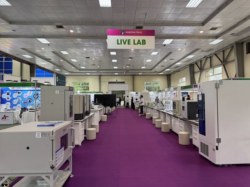 Trải nghiệm Live Lab lần đầu tiên được Triển lãm analytica đưa tới Hà Nội.