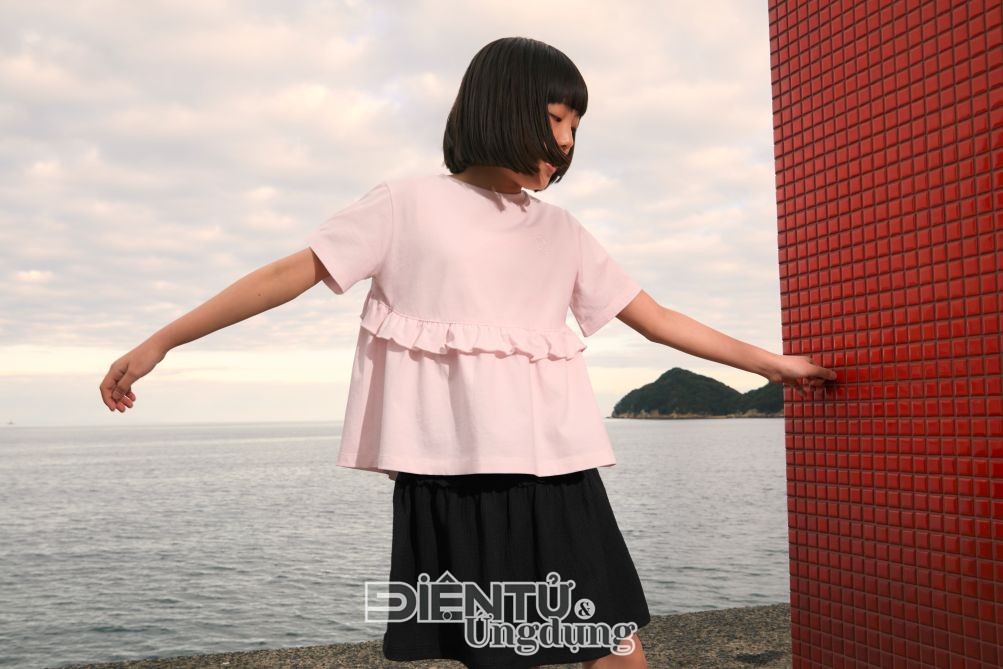 UNIQLO lần đầu ra mắt BST kết hợp cùng NTK Cecilie Bahnsen