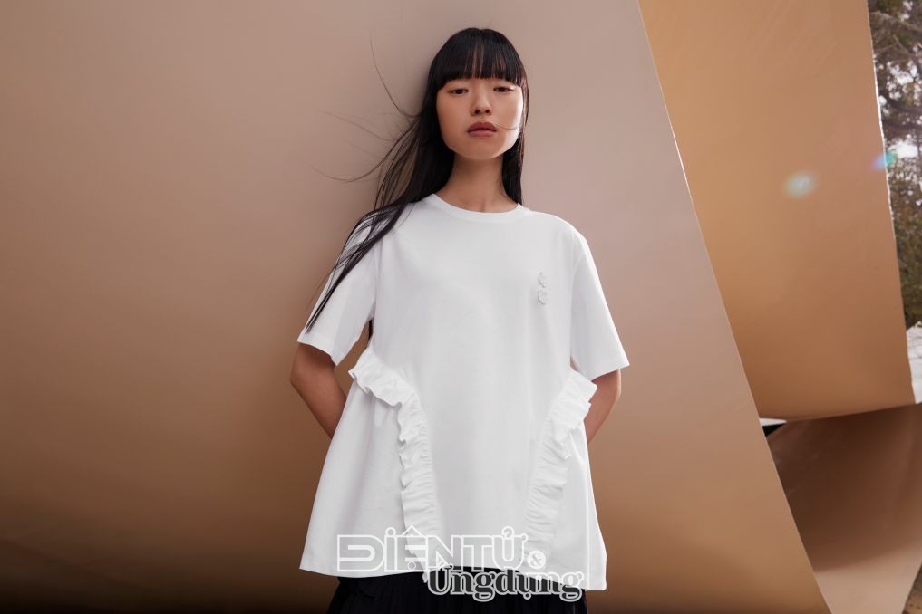 UNIQLO lần đầu ra mắt BST kết hợp cùng NTK Cecilie Bahnsen